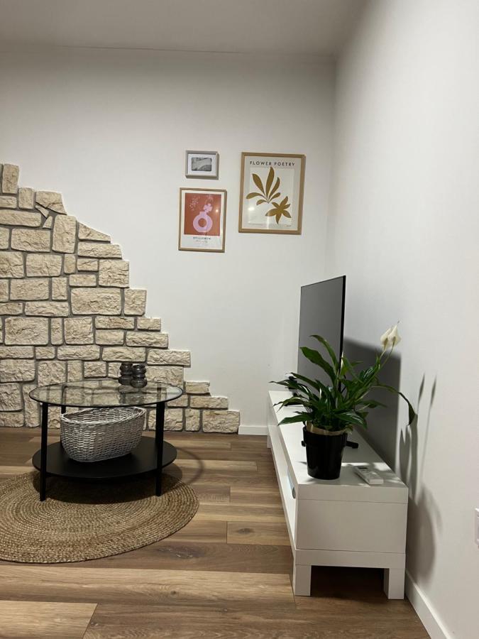 Cinderella Apartment With Free Parking Pula Exterior foto
